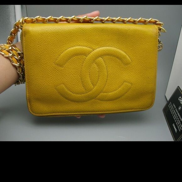 AUTHENTIC CHANEL VINTAGE YELLOW CAVIAR LEATHER TIMELESS WALLET CROSSBODY - Picture 3 of 15